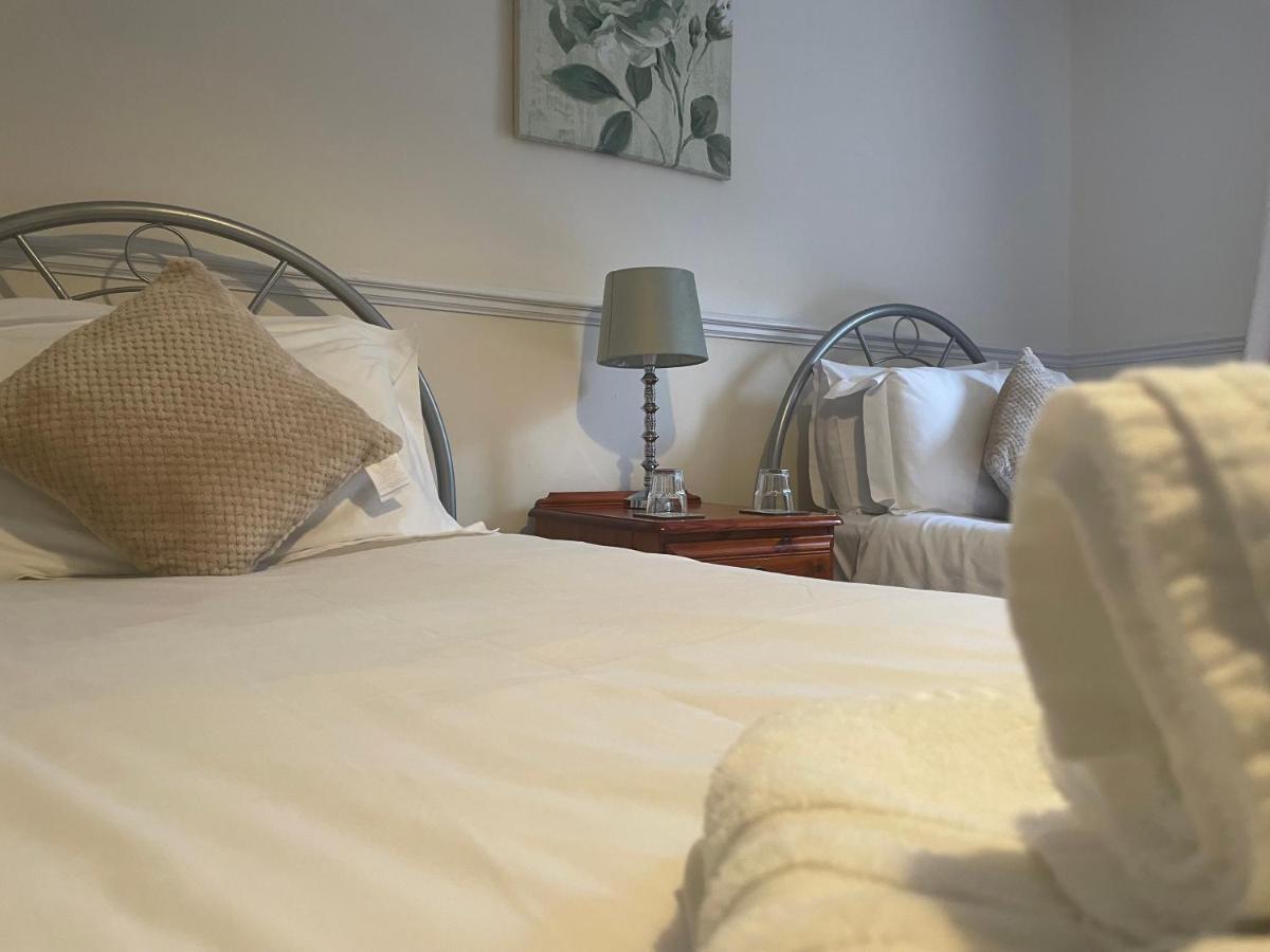 Montacute The Kings Arms Inn מראה חיצוני תמונה