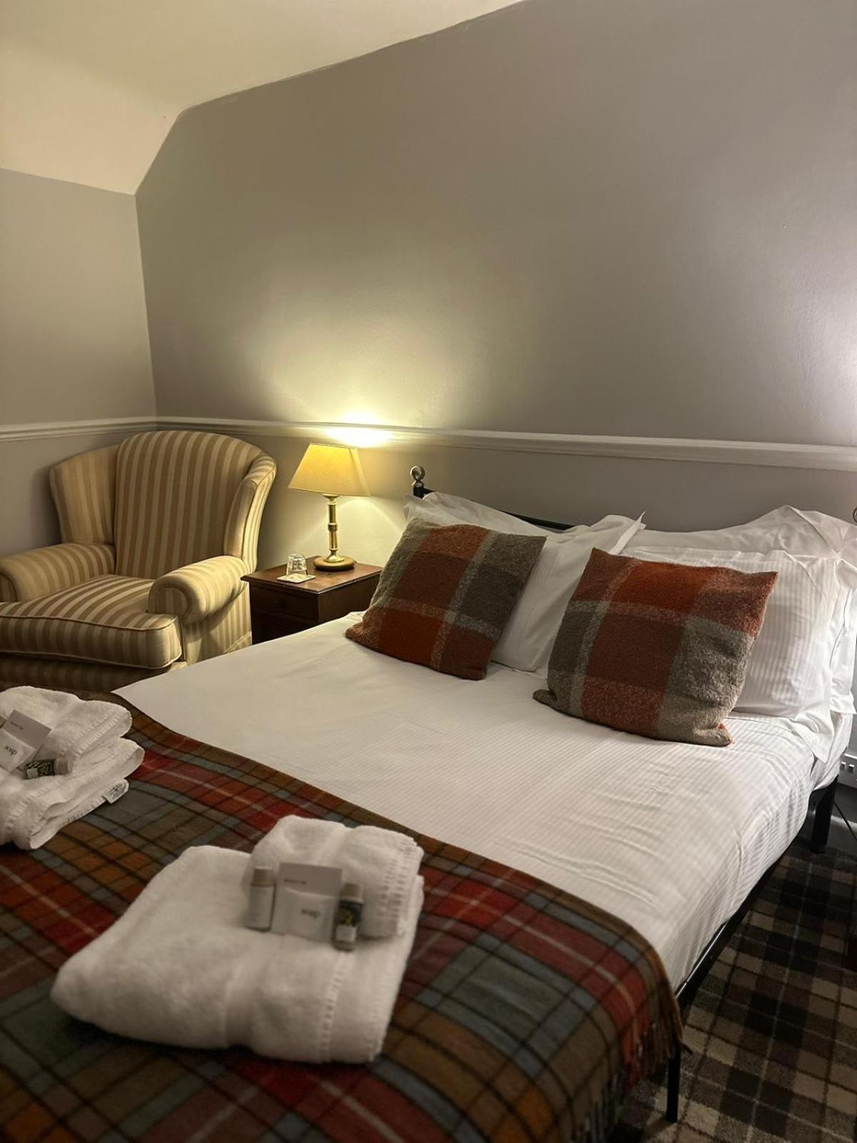 Montacute The Kings Arms Inn מראה חיצוני תמונה