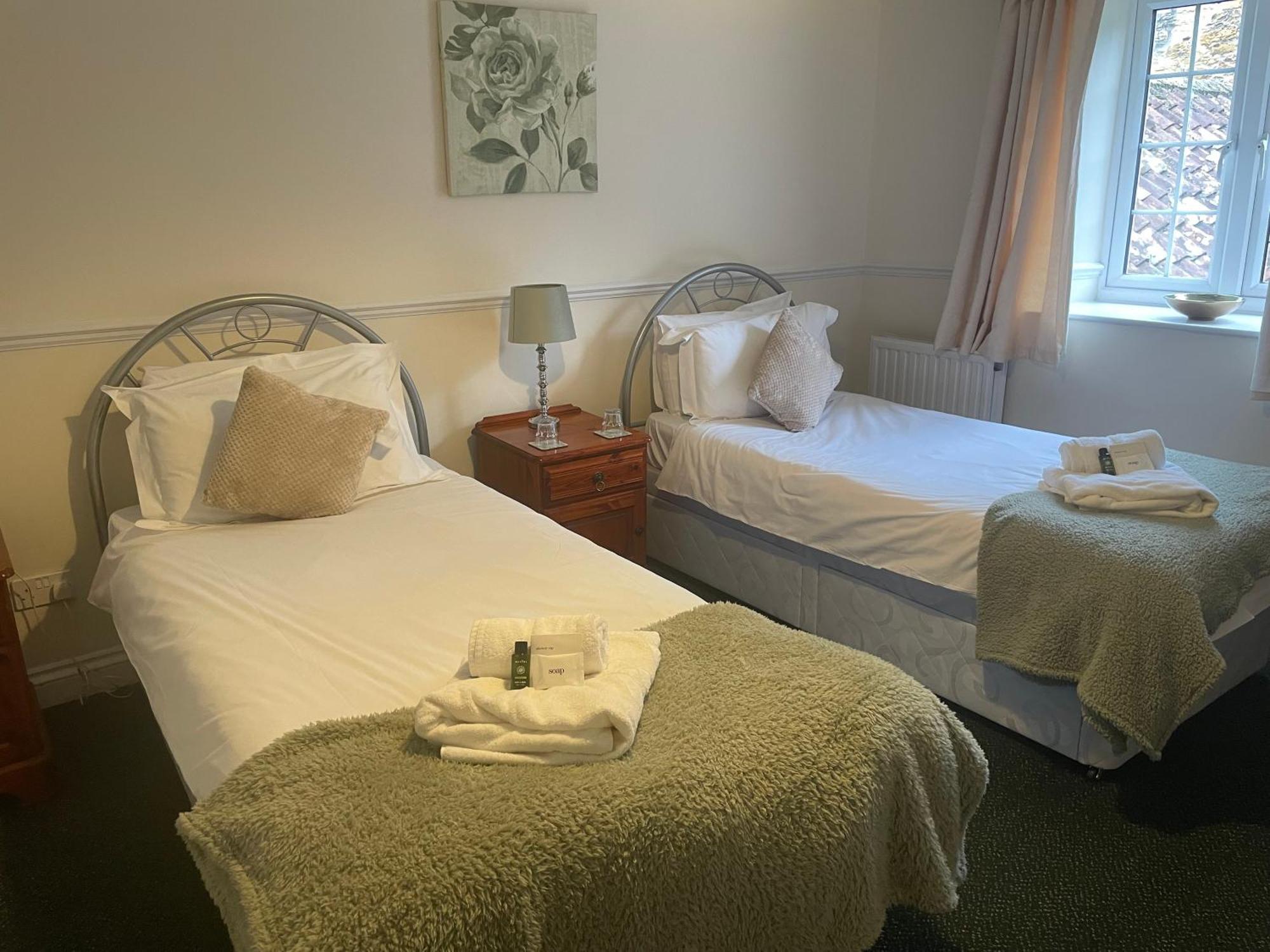 Montacute The Kings Arms Inn מראה חיצוני תמונה