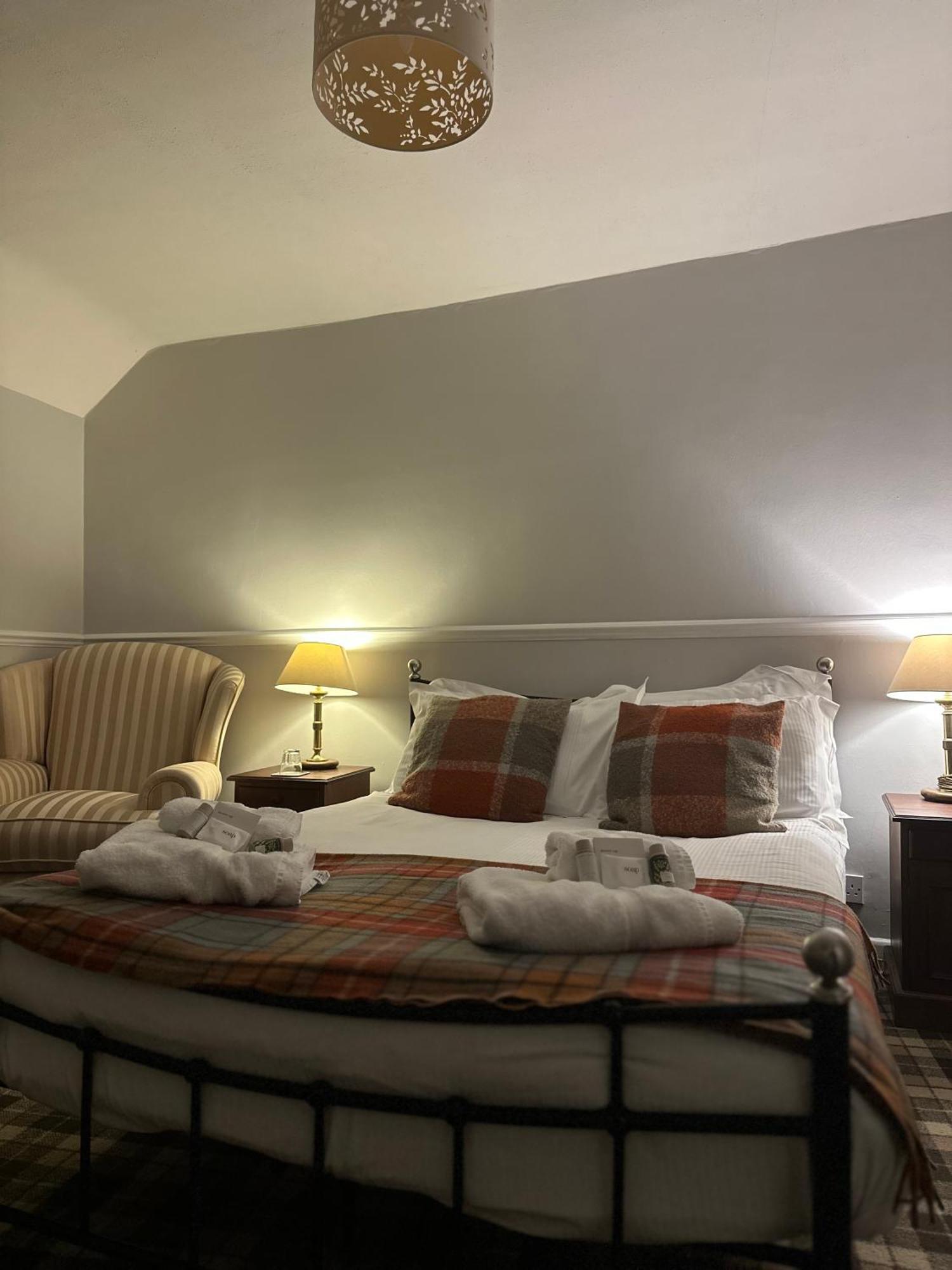 Montacute The Kings Arms Inn מראה חיצוני תמונה