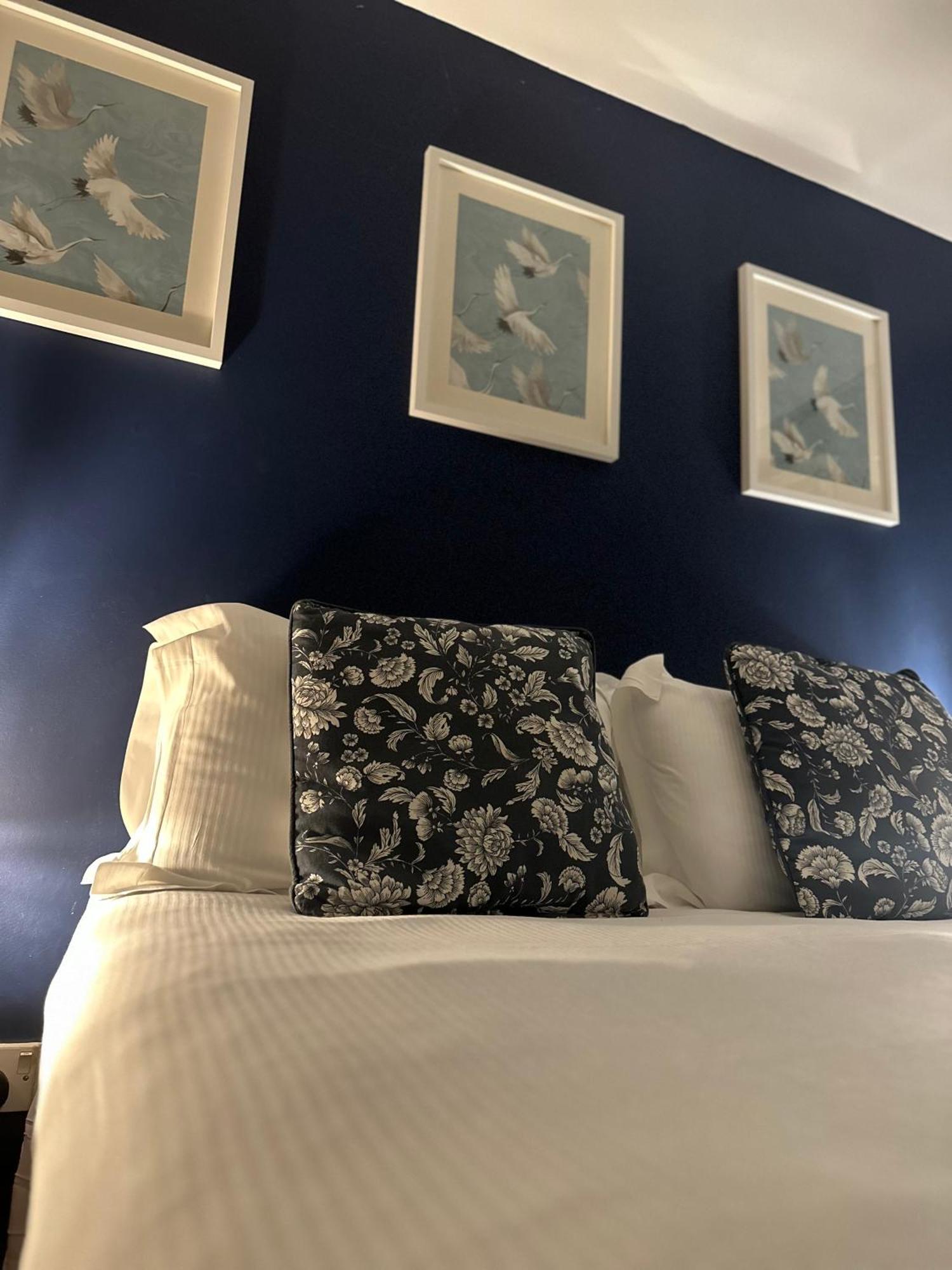 Montacute The Kings Arms Inn מראה חיצוני תמונה