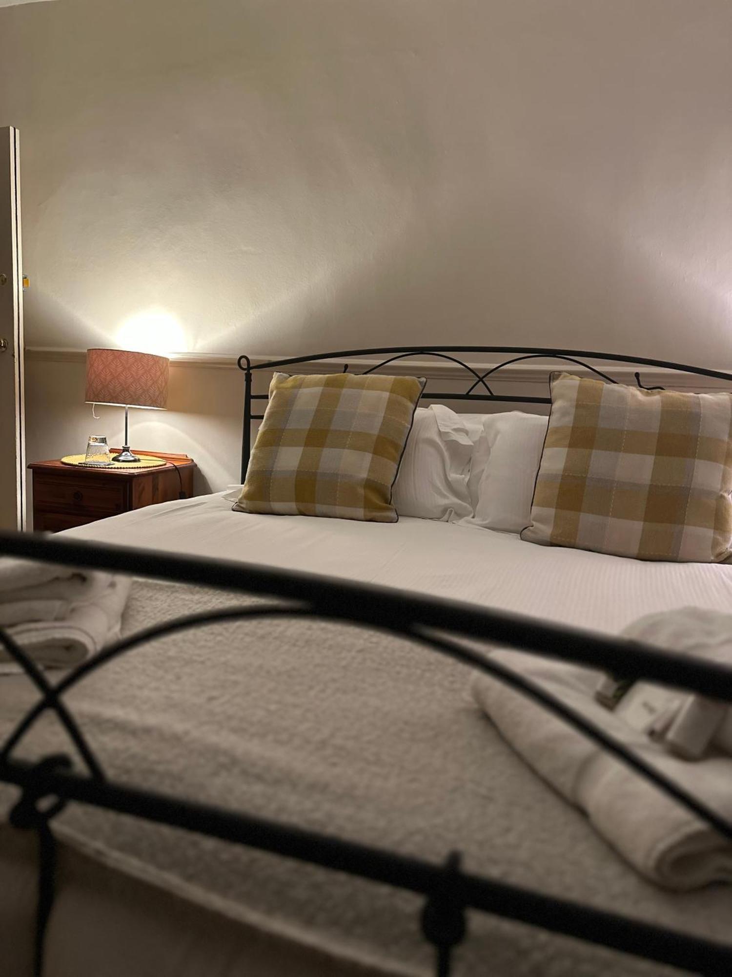 Montacute The Kings Arms Inn מראה חיצוני תמונה