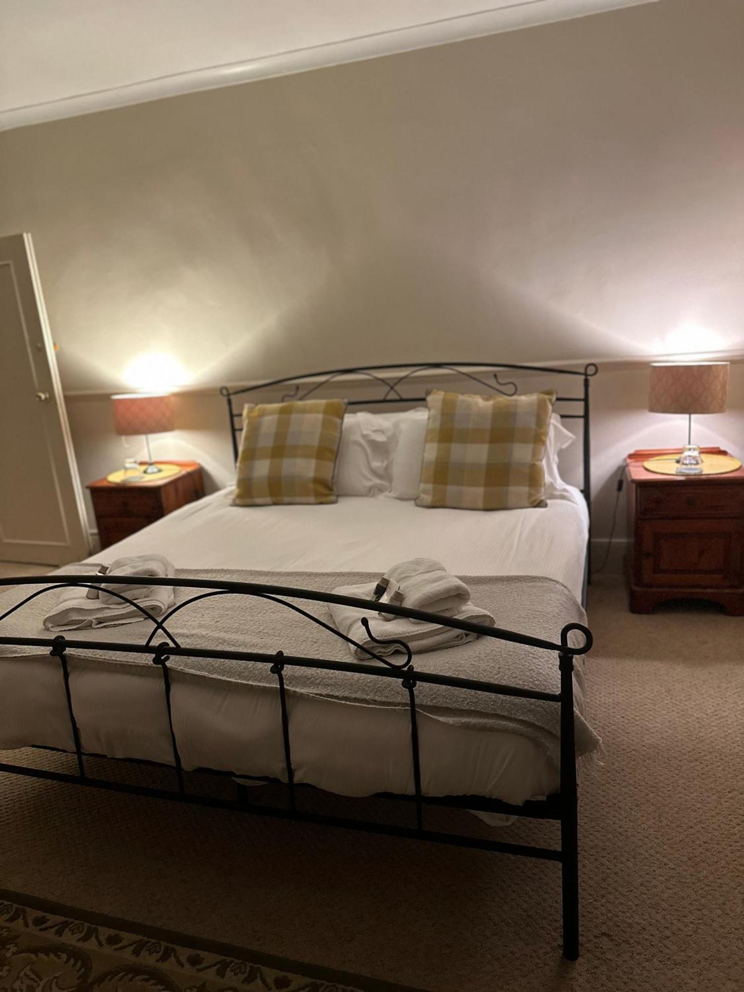 Montacute The Kings Arms Inn חדר תמונה