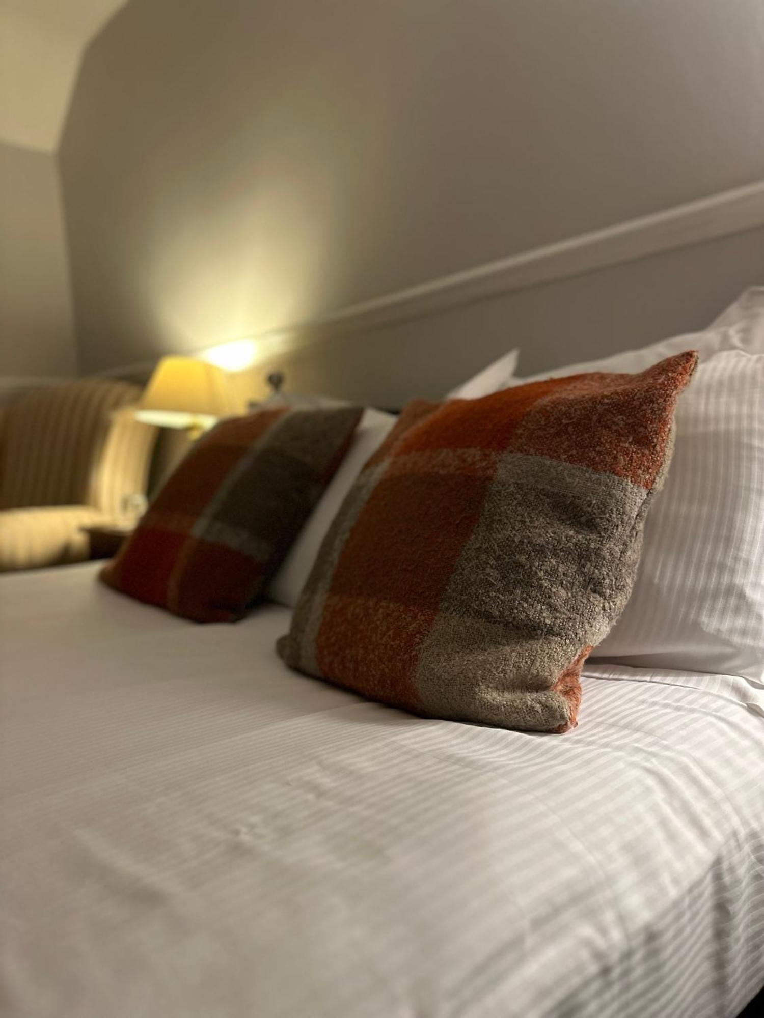 Montacute The Kings Arms Inn חדר תמונה